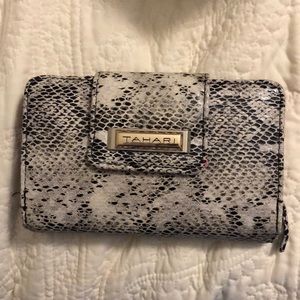 Tahari Wallet